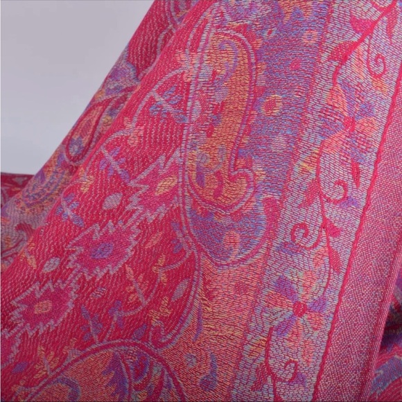 Red Pashmina Scarf 
Size: 180x70+x2x10cm - Picture 3 of 3